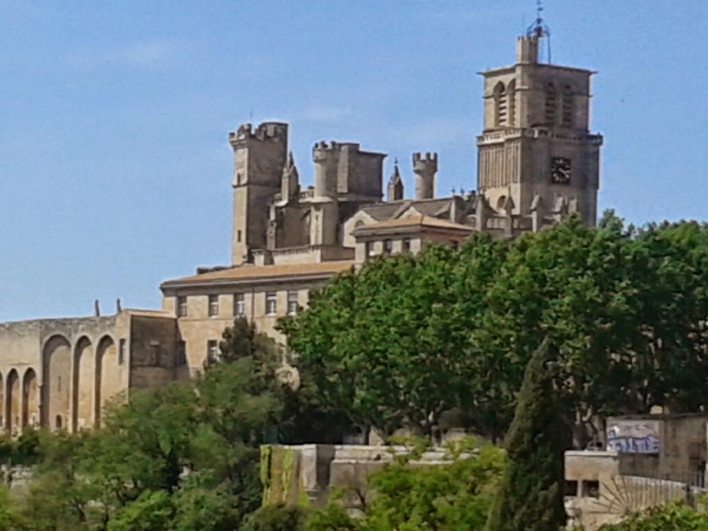 Venez Rever Beziers Centre Et Gare Il Y A Plus Cher Mais C Est Moins Bien Exterior foto